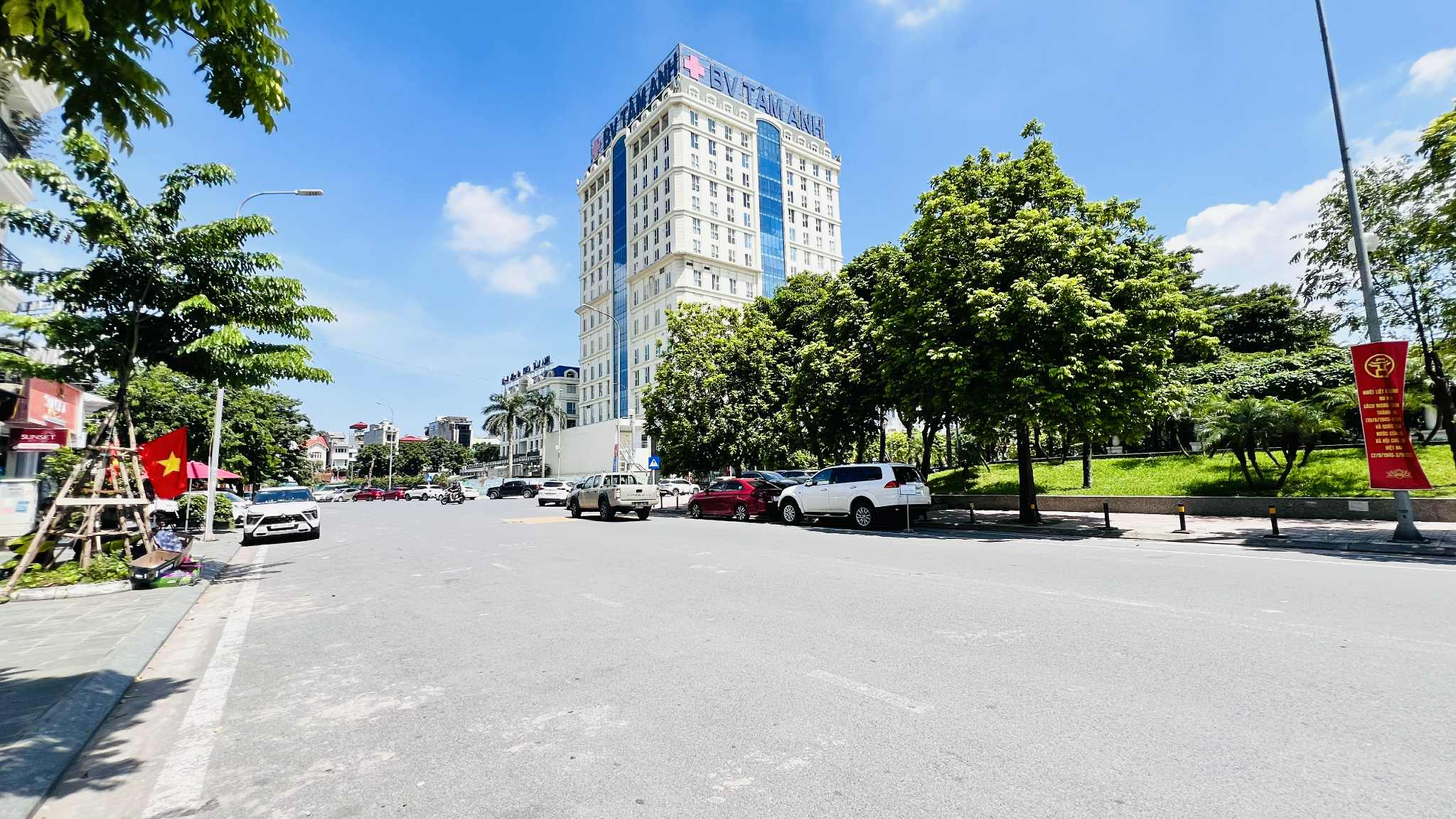 bán nhà Hoàng Như Tiếp- bệnh viện Tâm Anh, diện tích 140m, ôtô tránh, cách bệnh viện Tâm Anh 50m