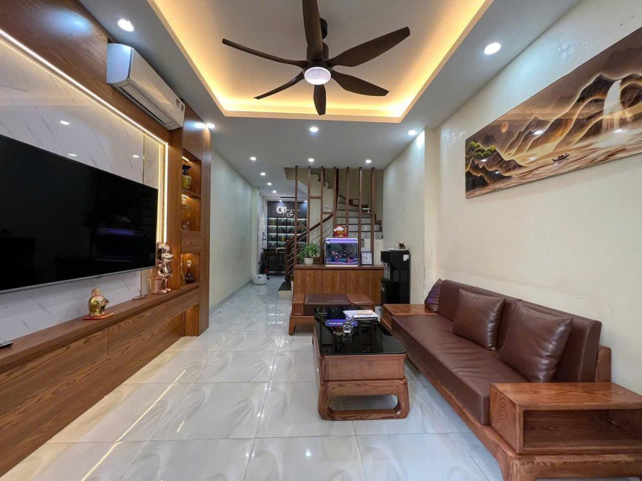 BÁN NHÀ 38M2 5 TẦNG, Ô TÔ ĐỖ CỬA, NGỌC THỤY, LONG BIÊN
