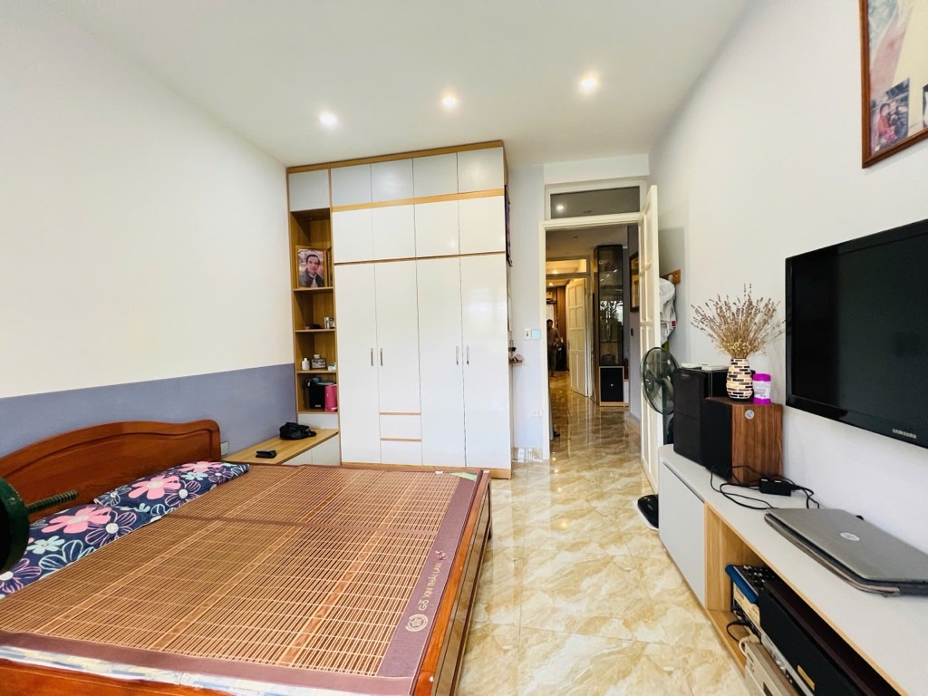 CHUNG CƯ HIẾM CÓ TRẦN QUÝ KIÊN-TRUNG TÂM CẦU GIẤY-Ô TÔ ĐỖ CỬA _ TẦNG 3-87/86M2-6.48 TỶ