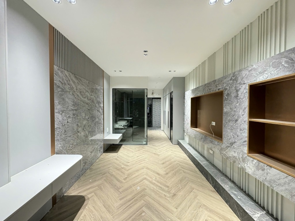 Chỉ hơn 7 tỷ Bán nhà 38m x 6T gara, thang máy tại Giang Biên, nhà mới, giá đầu tư. LH 0936123469