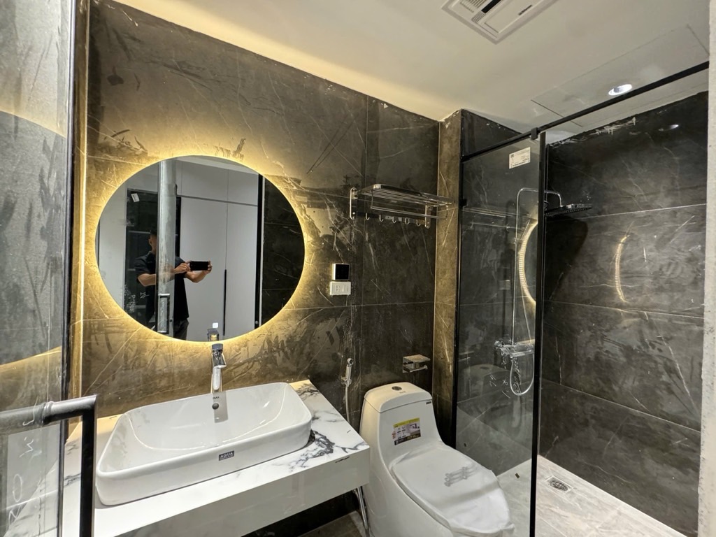 Chỉ hơn 7 tỷ Bán nhà 38m x 6T gara, thang máy tại Giang Biên, nhà mới, giá đầu tư. LH 0936123469