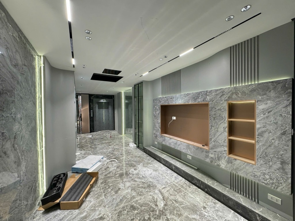 Chỉ hơn 7 tỷ Bán nhà 38m x 6T gara, thang máy tại Giang Biên, nhà mới, giá đầu tư. LH 0936123469