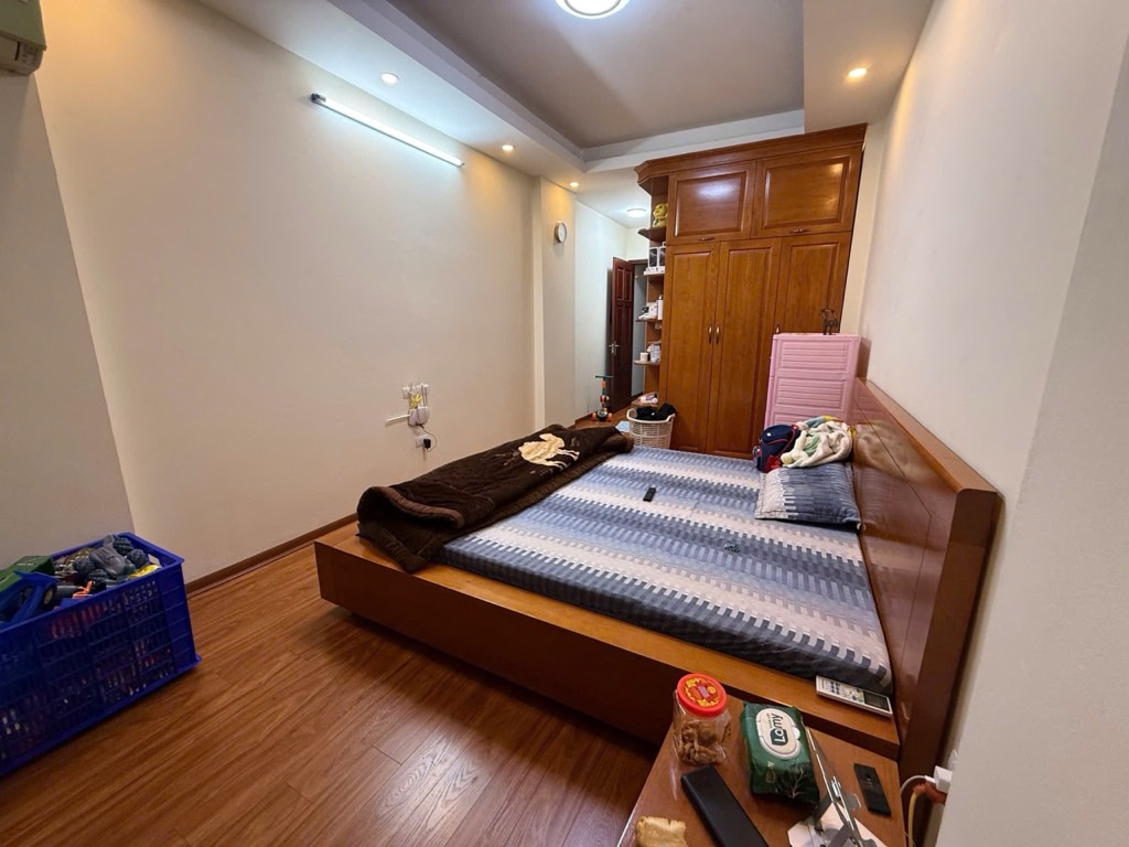 BÁN NHÀ NGUYỄN VĂN CỪ-NHÀ ĐẸP Ở NGAY-OTO TỚI CỬA,35M-NHỈNH8 TỶ(TL)