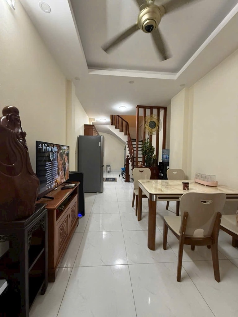 BÁN NHÀ NGUYỄN VĂN CỪ-NHÀ ĐẸP Ở NGAY-OTO TỚI CỬA,35M-NHỈNH8 TỶ(TL)