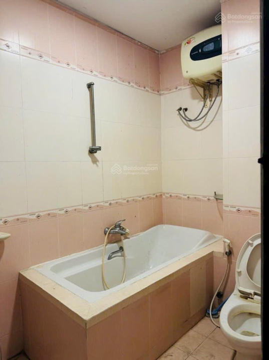 Gấp bán giảm 17 tỷ về 15.9 tỷ, bán nhà 4 tầng 84m2 – Hẻm xe tải khu vip P. 25, ngay ĐH Hutech