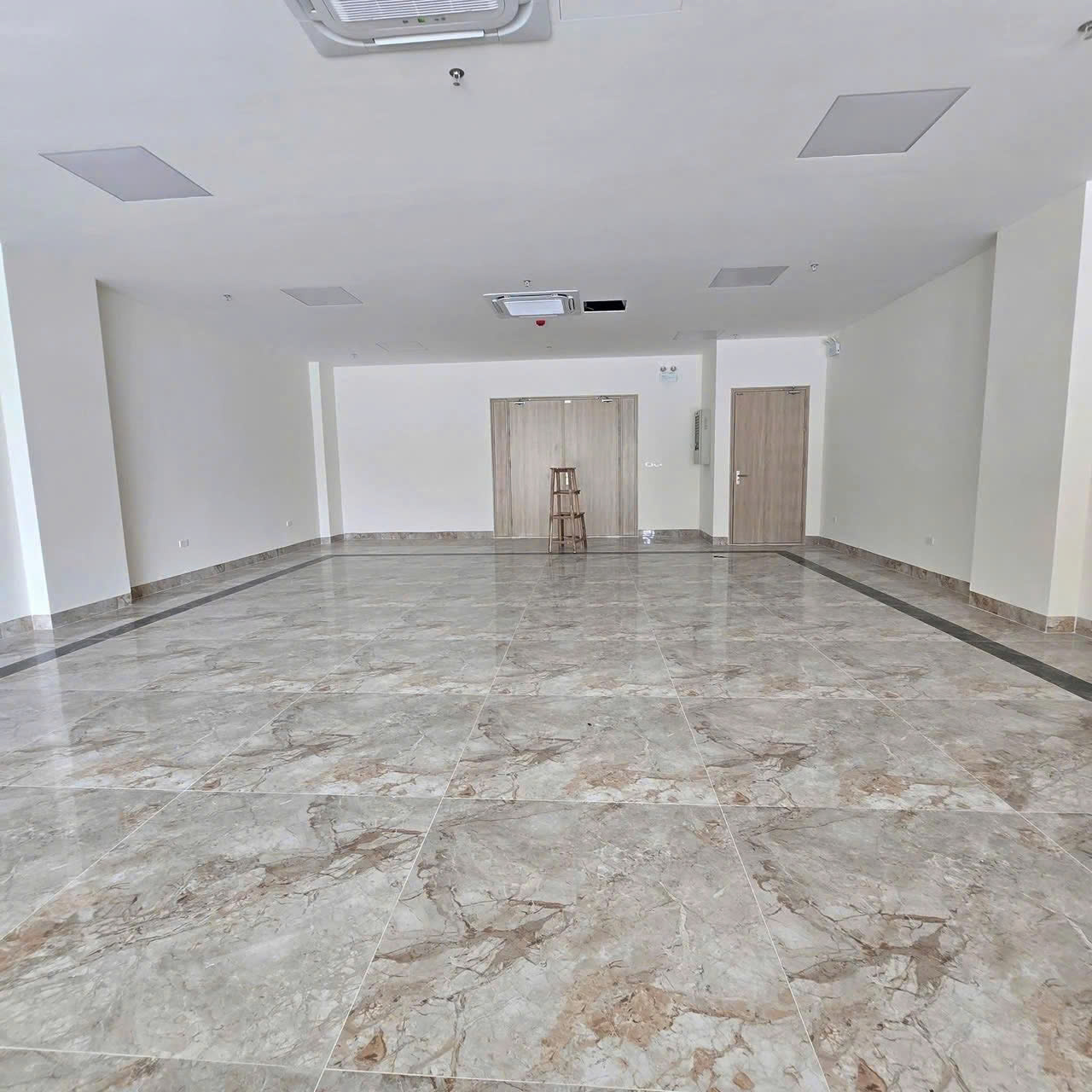 BÁN TÒA NHÀ VP CẦU DIỄN, BẮC TỪ LIÊM – 152M² x 8T CÓ HẦM – MT 8M – DÒNG TIỀN 150TR/TH