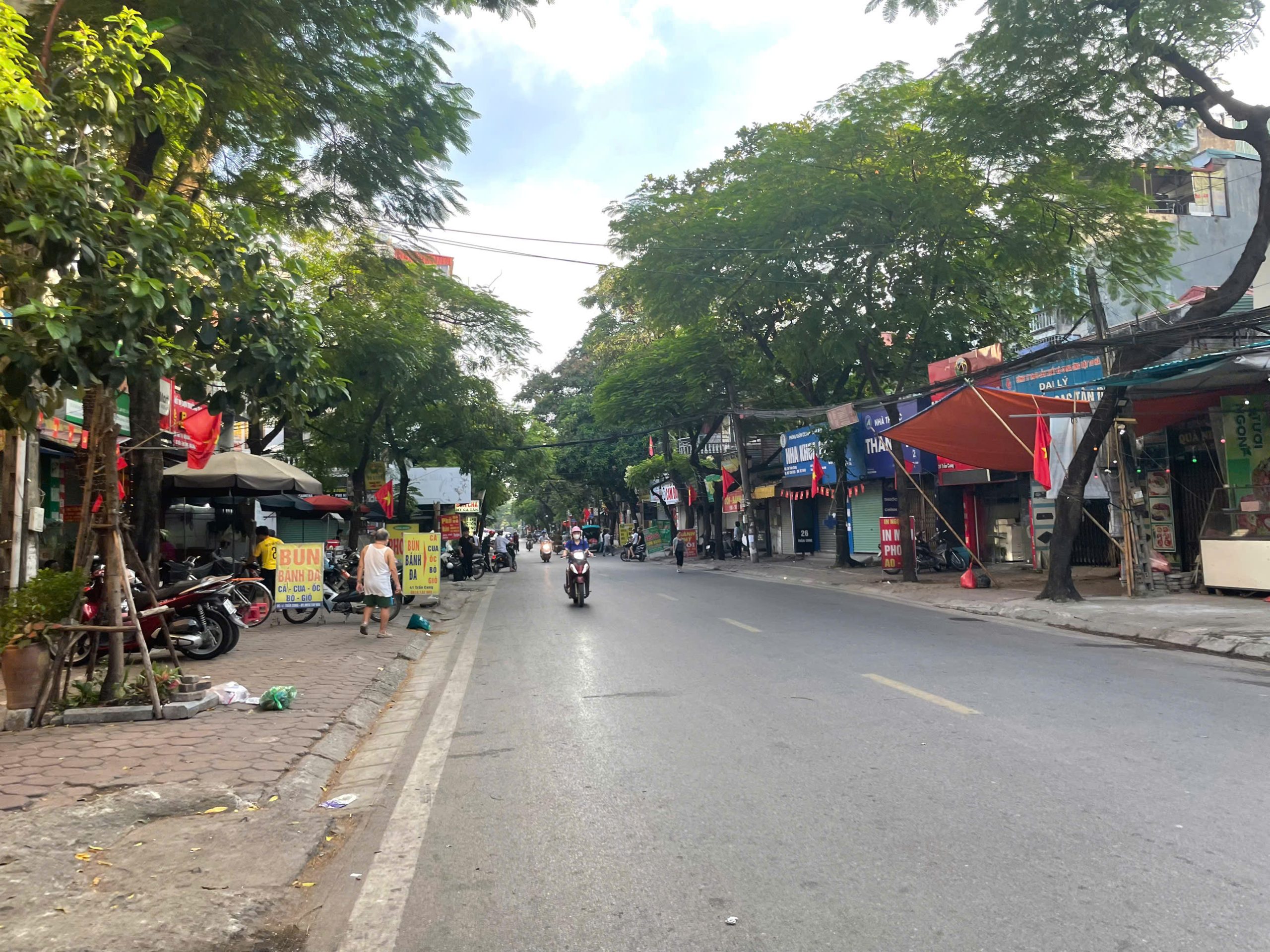 Nhà Mới 5 Tầng Trần cung gần Ngã Tư Hoàng Quốc Việt Lô Góc, Gần Phố 41m2 – 9.8 tỷ