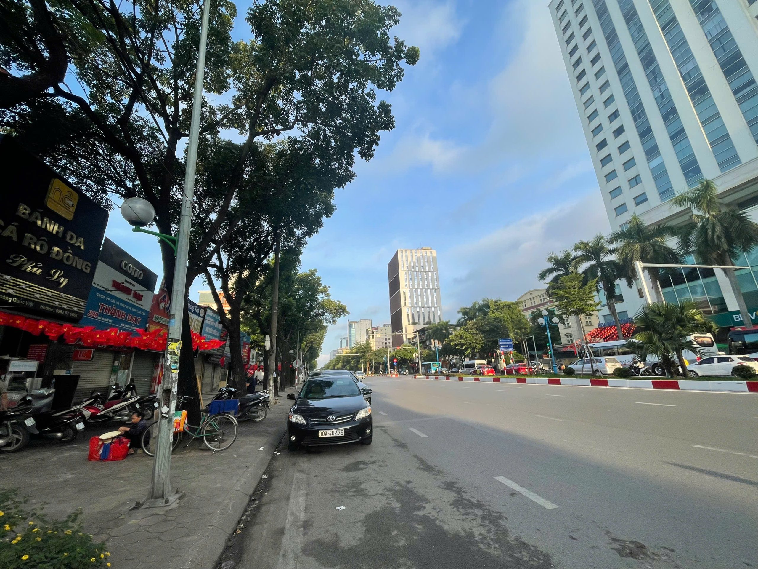 Nhà Mới 5 Tầng Trần cung gần Ngã Tư Hoàng Quốc Việt Lô Góc, Gần Phố 41m2 – 9.8 tỷ