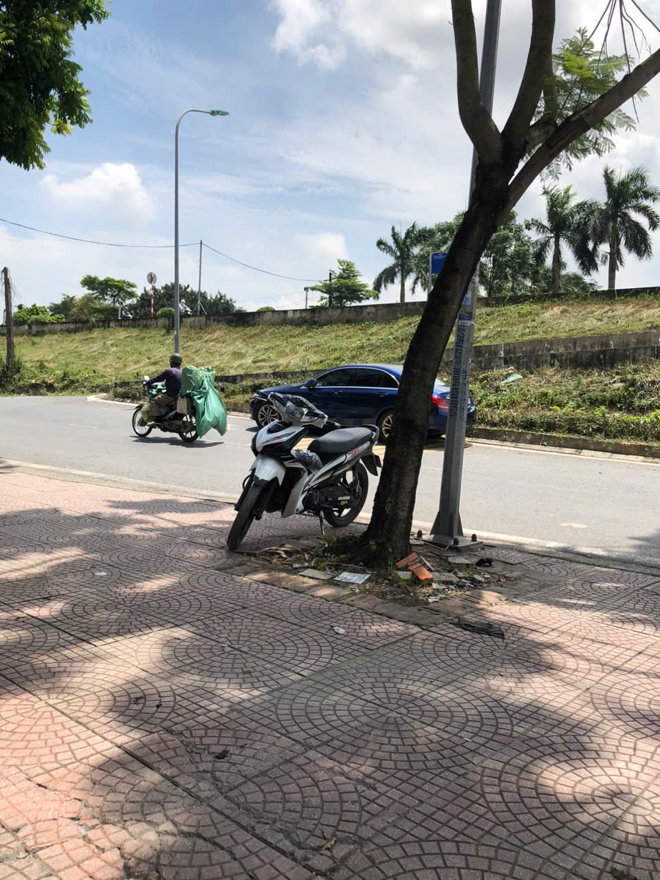 Cho thuê tầng hầm và tầng 1, tòa nhà 5 tầng tại số 15 đường Bát Khối, phố Tư Đình, Long Biên, Hà Nội