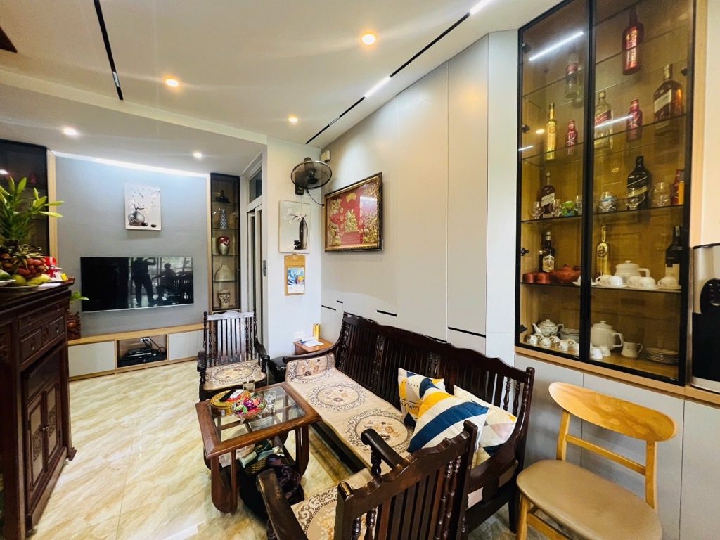 CHUNG CƯ HIẾM CÓ TRẦN QUÝ KIÊN-TRUNG TÂM CẦU GIẤY-Ô TÔ ĐỖ CỬA _ TẦNG 3-87/86M2-6.48 TỶ