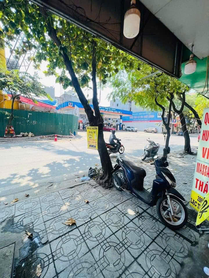 Cho thuê cửa hàng tại 300 Lạc Trung, Hai Bà Trưng, Hà Nội.