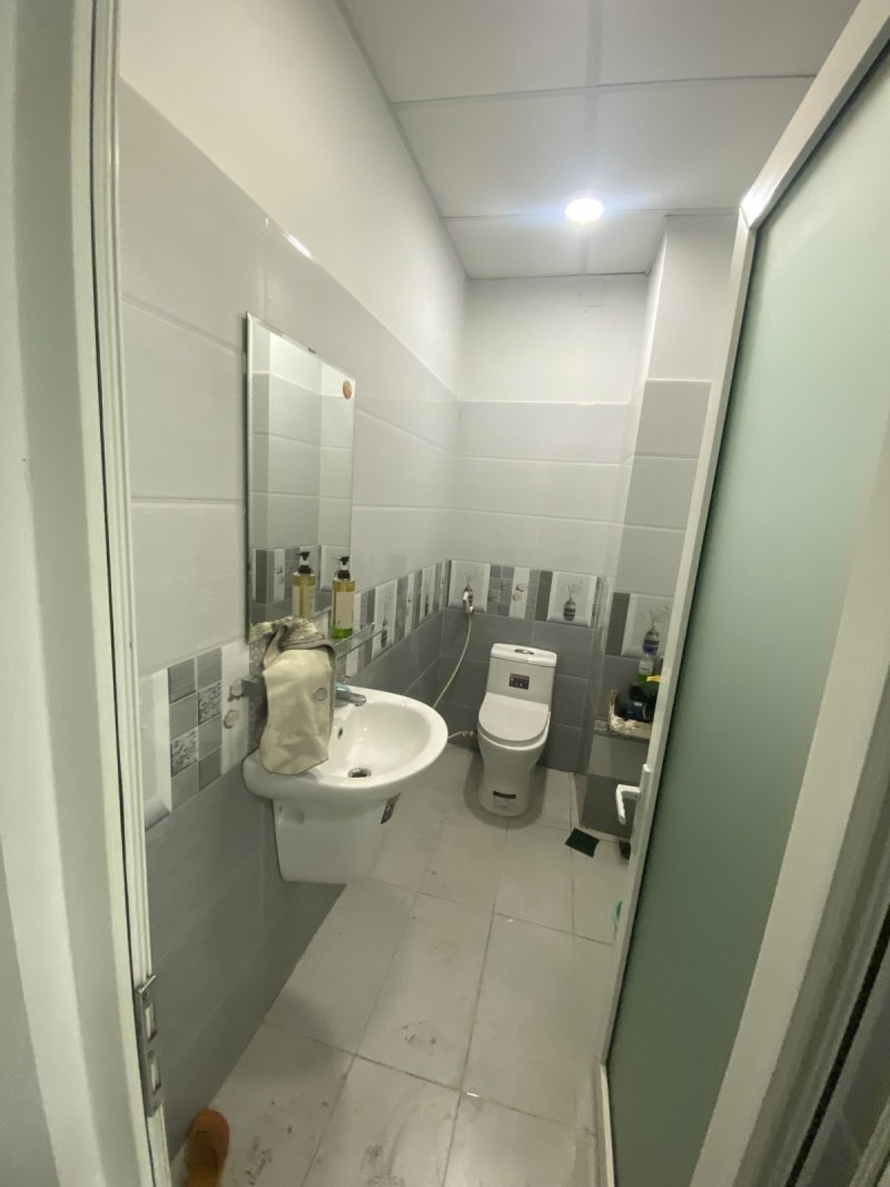 Bán nhà mặt tiền đường Đình Phong Phú, Phường Tăng Nhơn Phú . DT 91m2, 3 tầng, 3PN, sổ hồng. Giá 7.99 tỷ.