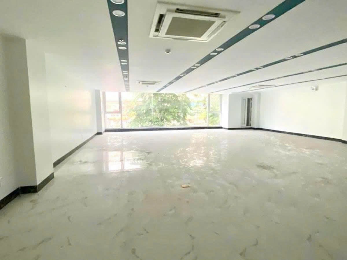 BÁN TOÀ NHÀ MẶT PHỐ PHẠM VĂN ĐỒNG – 200M² x 9T CÓ HẦM – MT 11M – DÒNG TIỀN 350TR/TH – GIÁ 125 TỶ
