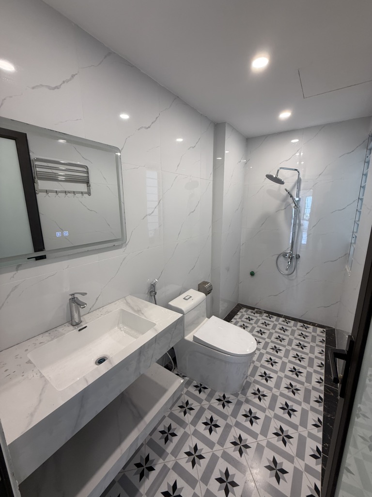 Bán nhà Hoa Lâm 83m x 5T, gara, thang máy 2 thoáng mới tinh chỉ 14 tỷ còn tl. LH 0936123469