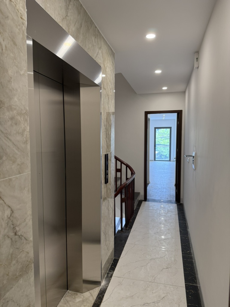 Bán nhà Hoa Lâm 83m x 5T, gara, thang máy 2 thoáng mới tinh chỉ 14 tỷ còn tl. LH 0936123469