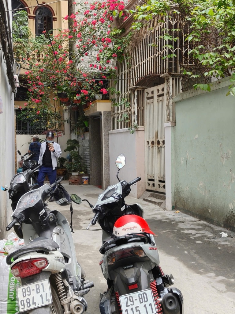 Hào Nam 52m sổ vuông, vị trí kim cowng, gần hồ, gần ô tô, tháng sáng