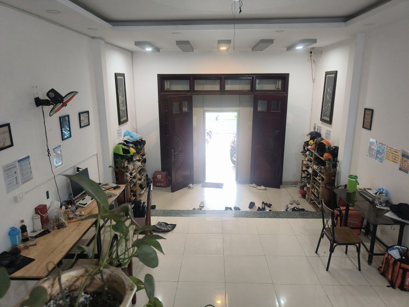 Bán nhà mặt tiền đường Số 8, Tăng Nhơn Phú, TP HCM, DT 130m2, 3 tầng, 5PN, sổ hồng. Giá 11.6 tỷ.