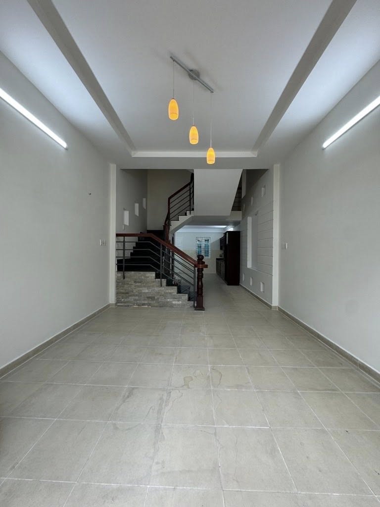 GIẢM SỐC 1 TỶ NHÀ MẶT TIỀN TTTM THỐNG NHẤT HẠNH THÔNG TÂY