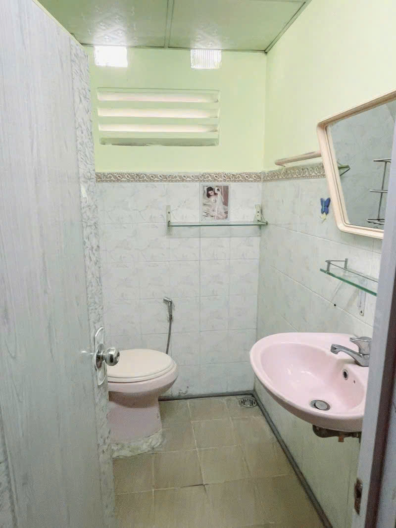 Bán nhà Phường Thủ Đức, đường Hồ Văn Tư, 110m2, 3 tầng, 4PN, sổ hồng, giá 5.7 tỷ. LH: 0933125879