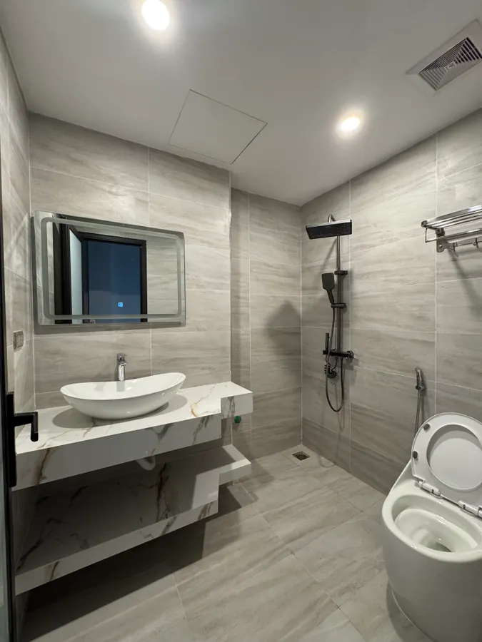 NHÀ ĐẸP ÔT Ô NGỦ TRONG NHÀ PHỐ Lâm Hạ 45m2 X 7 tầng 16.8 tỷ Long Biên.