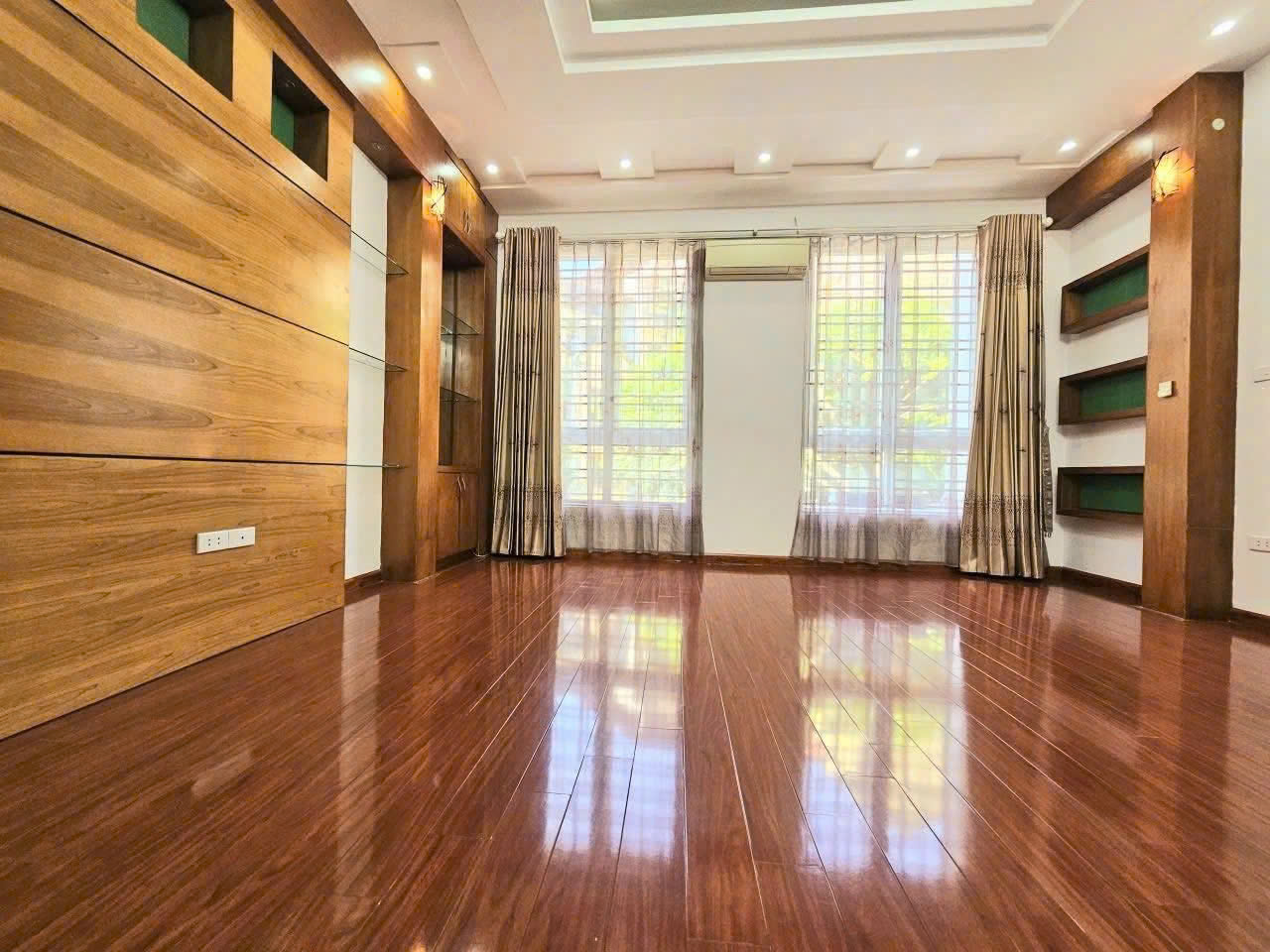 BÁN NHÀ PHÂN LÔ PHẠM TUẤN TÀI, CẦU GIẤY – 58M² x 5T – MT 5M – Ô TÔ TRÁNH – KINH DOANH – GIÁ 32 TỶ