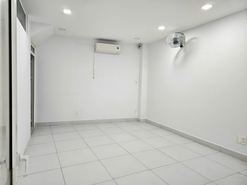 Bán nhà mặt tiền đường Đình Phong Phú, Phường Tăng Nhơn Phú . DT 91m2, 3 tầng, 3PN, sổ hồng. Giá 7.99 tỷ.