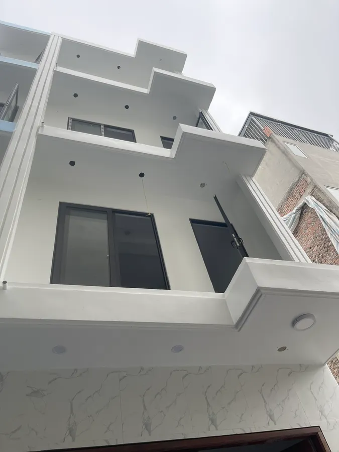 NHÀ MỚI ĐẸP Ở LUÔN Phố Nguyễn Văn Linh 42m2 X 5 Tầng mặt tiền 3.8m, 6.88 tỷ Long Biên.