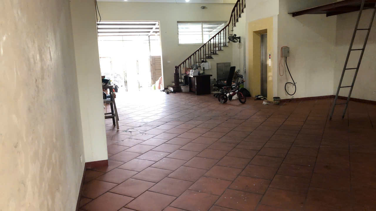 Cho thuê tầng hầm và tầng 1, tòa nhà 5 tầng tại số 15 đường Bát Khối, phố Tư Đình, Long Biên, Hà Nội