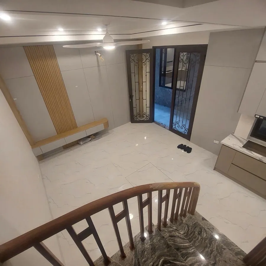NHÀ MỚI ĐẸP Ở LUÔN Phố Thanh Am 33m X 5 Tầng mặt tiền 5.5m 5.6 Tỷ Long Biên.