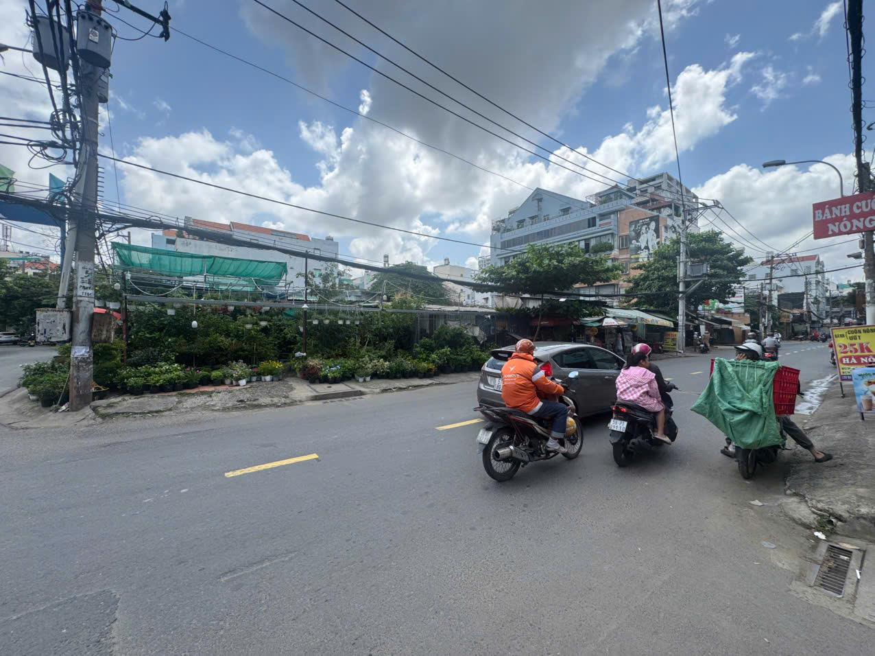 **Bán đất MT đường Ba Vân** phường 14 Tân Bình; (55*45) góc 3MT