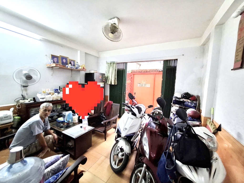 Nhỉnh 4 tỷ mua được nhà 4T, ngang 4.2 gần Hoàng Hoa Thám, nhà ga T3 sân bay