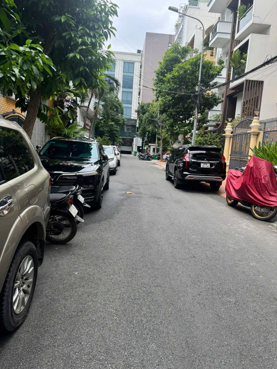 **Bán nhà hẻm 8m Cộng Hòa** phường 4 quận Tân Bình (4,5×20) 4 tầng