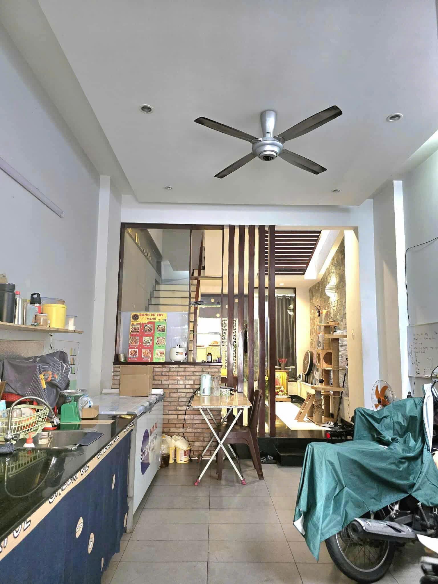Bán nhà hẻm 8m Đồng Đen, phường 10 quận Tân Bình (3,8×18) 3 tầng