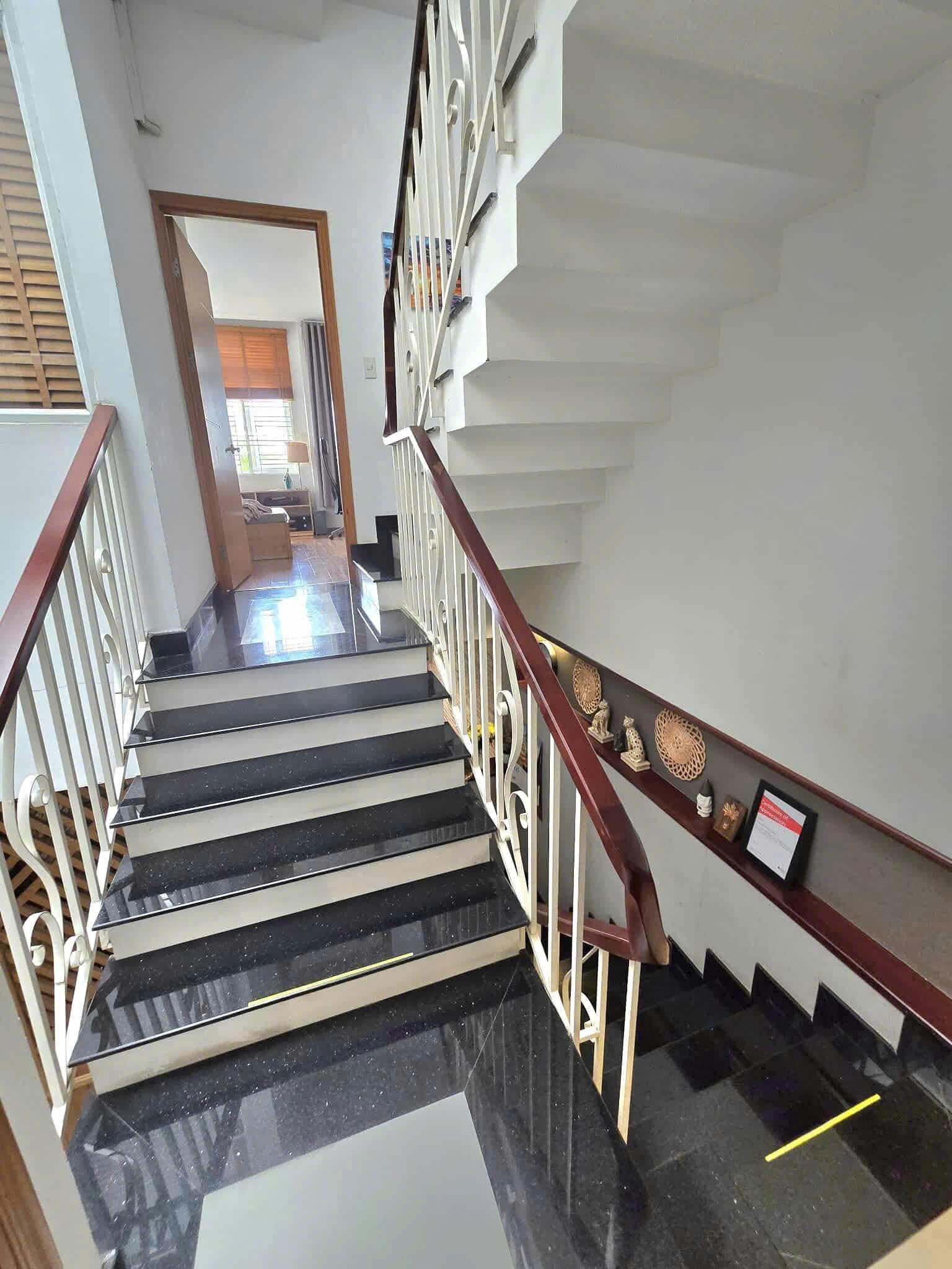 Bán nhà hẻm 8m Đồng Đen, phường 10 quận Tân Bình (3,8×18) 3 tầng