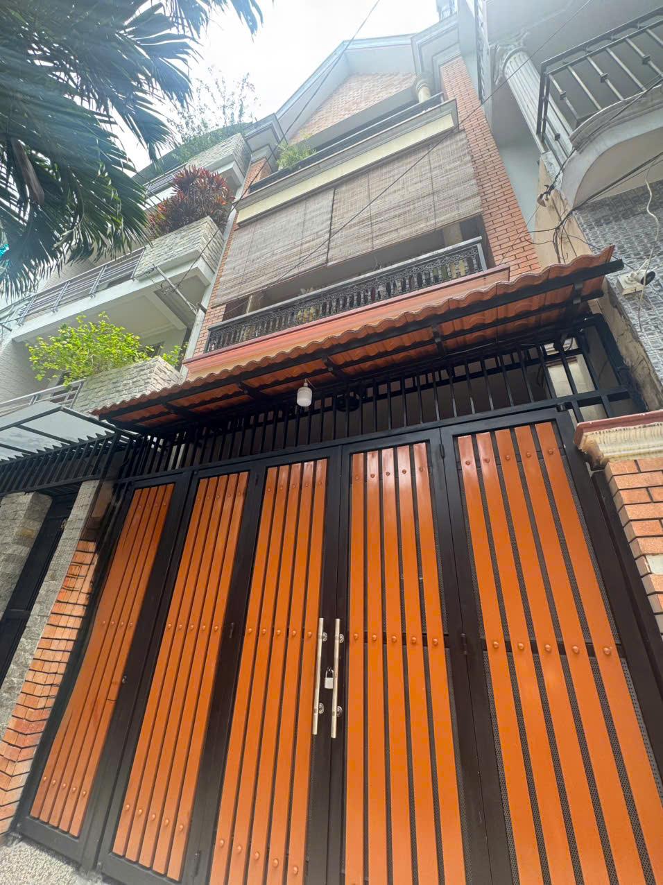 **Bán nhà hxh Bạch Đằng** phường 2 Tân Bình (5×20) 4 tầng kế sân bay