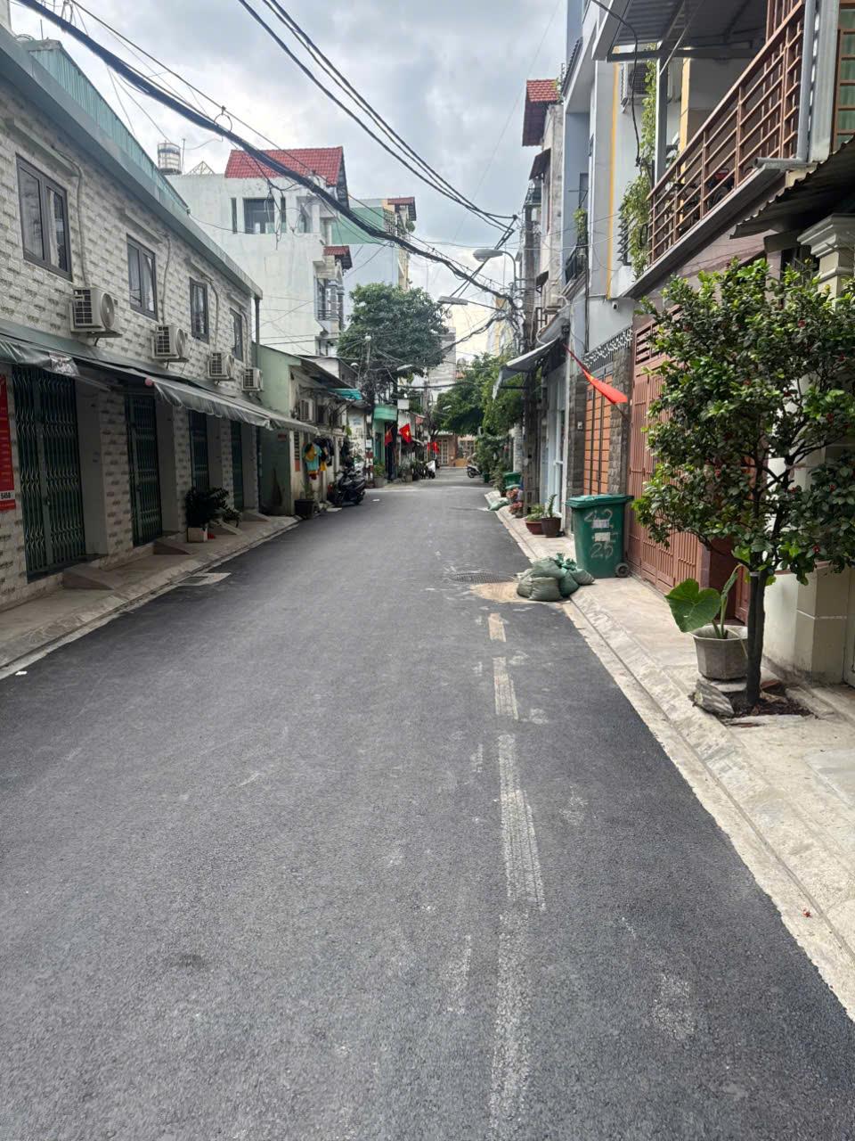 **Bán nhà hxh Cộng Hòa** p13 Tân Bình; 4,5 x25, 100m2 hơn 13 tỷ