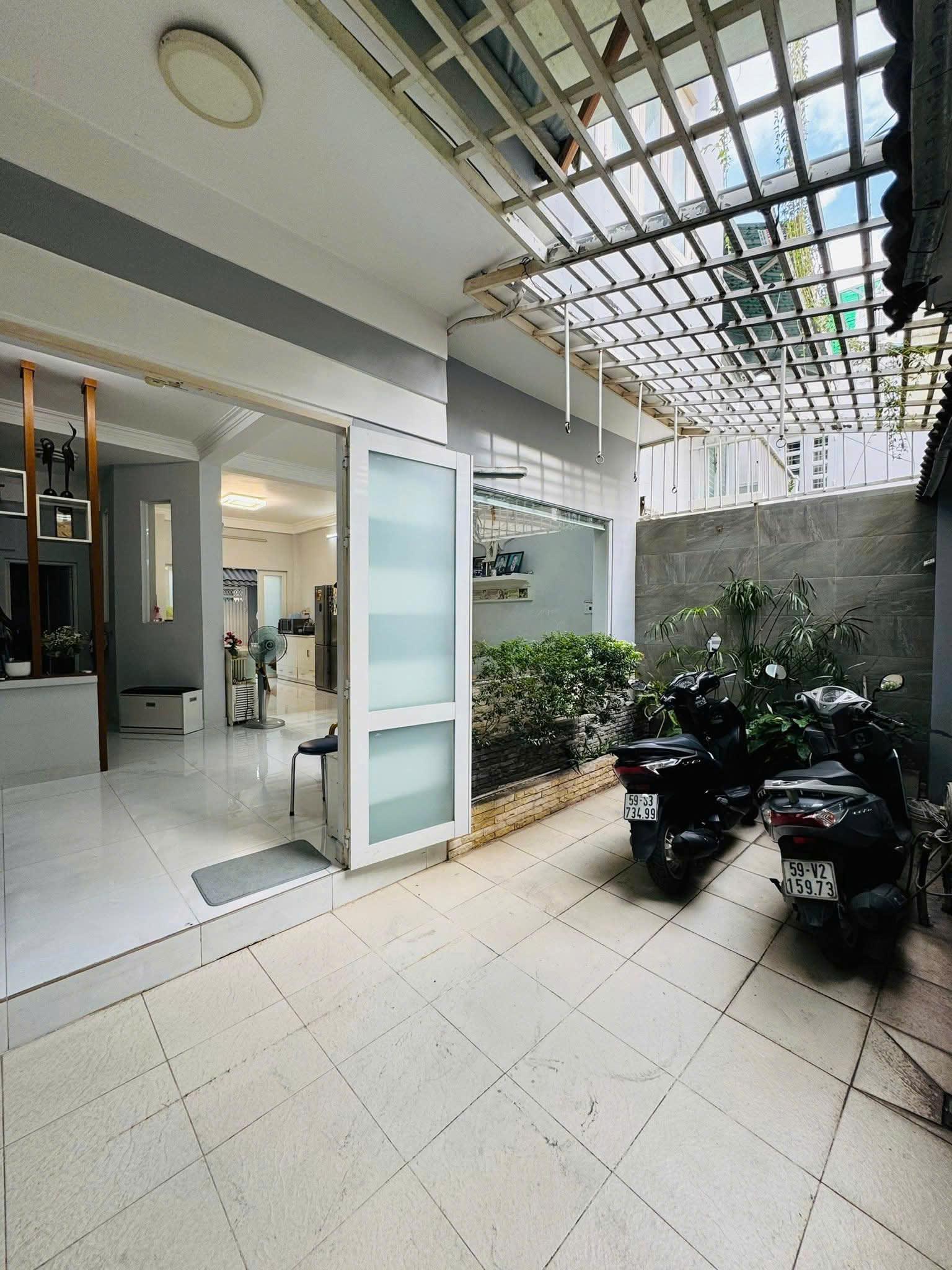 Bán nhà HXH Phan Sào Nam, phường 11, quận Tân Bình (5*37) 5 tầng