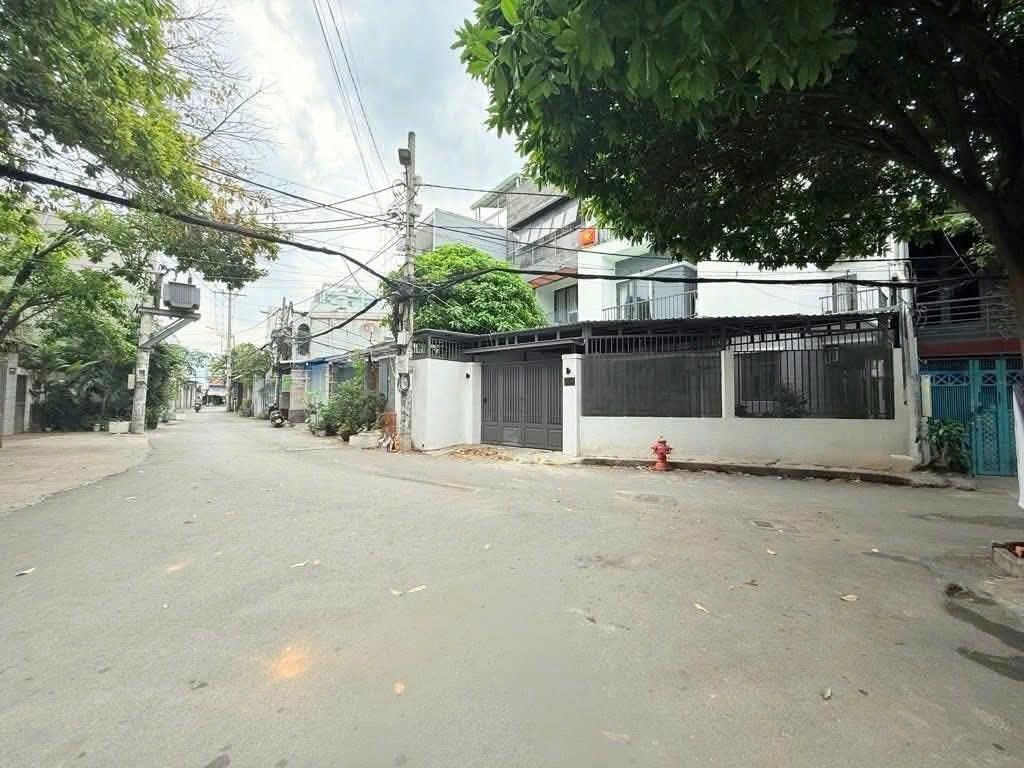 Bán nhà HXH Trần Quốc Hoàn, phường 13 Tân Bình (6*10) góc 2MT đắc địa