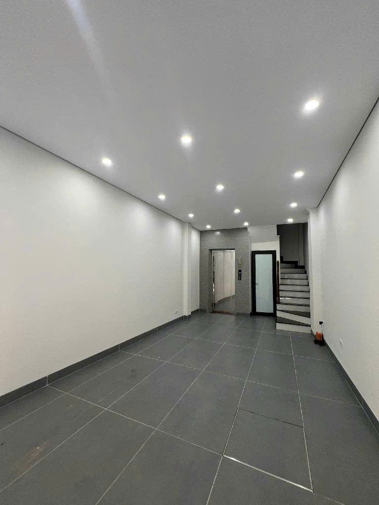BÁN NHÀ THẠCH BÀN LONG BIÊN – 39M – 6 TẦNG – THANG MÁY – GARA Ô TÔ – 12,2 TỶ – NHÀ ĐẸP Ở NGAY