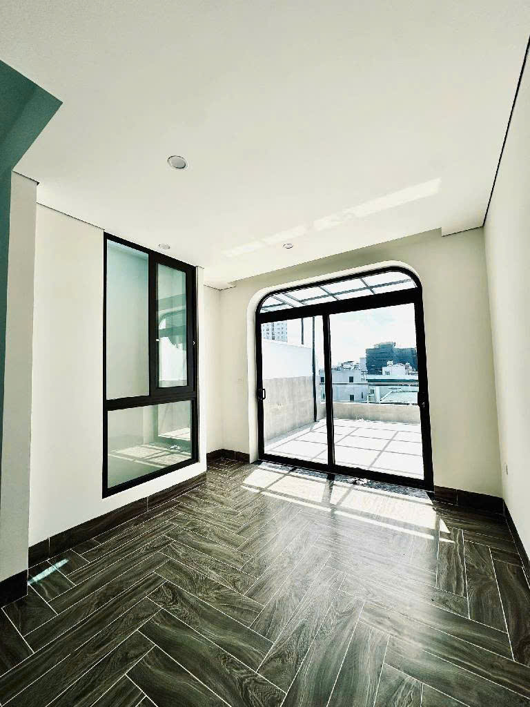 BÁN NHÀ THẠCH BÀN LONG BIÊN – 39M – 6 TẦNG – THANG MÁY – GARA Ô TÔ – 12,2 TỶ – NHÀ ĐẸP Ở NGAY