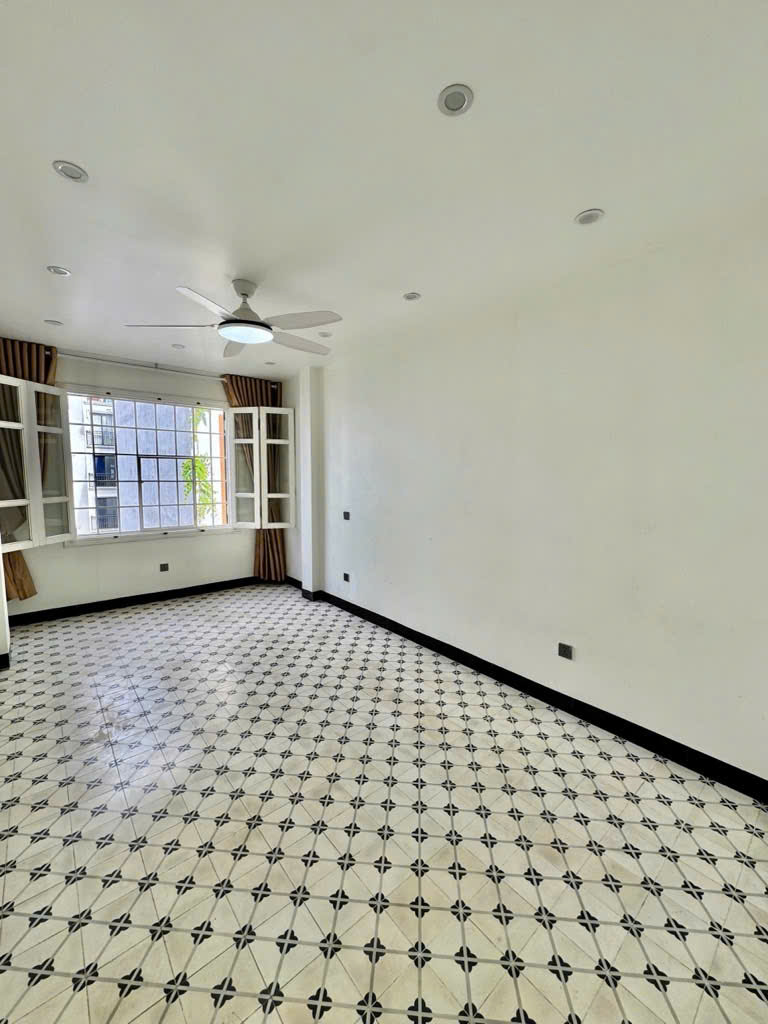 SĐCC- Bán nhanh nhà Trương Định – Tân Mai 48m 5 Tầng 1 tum mặt ngõ thông, ô tô vào tận nhà