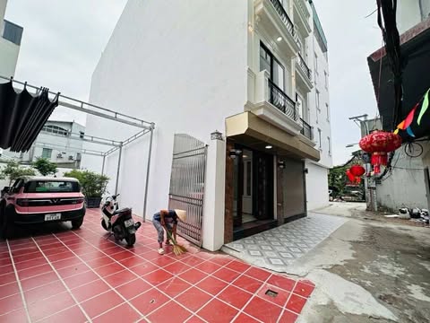 NHÀ MỚI KÍNH KONG – OTO ĐỖ CỬA – SÂN CHƠI RỘNG THOÁNG