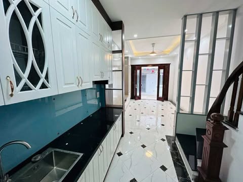 NHÀ MỚI KÍNH KONG – OTO ĐỖ CỬA – SÂN CHƠI RỘNG THOÁNG