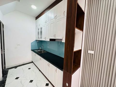 NHÀ MỚI KÍNH KONG – OTO ĐỖ CỬA – SÂN CHƠI RỘNG THOÁNG