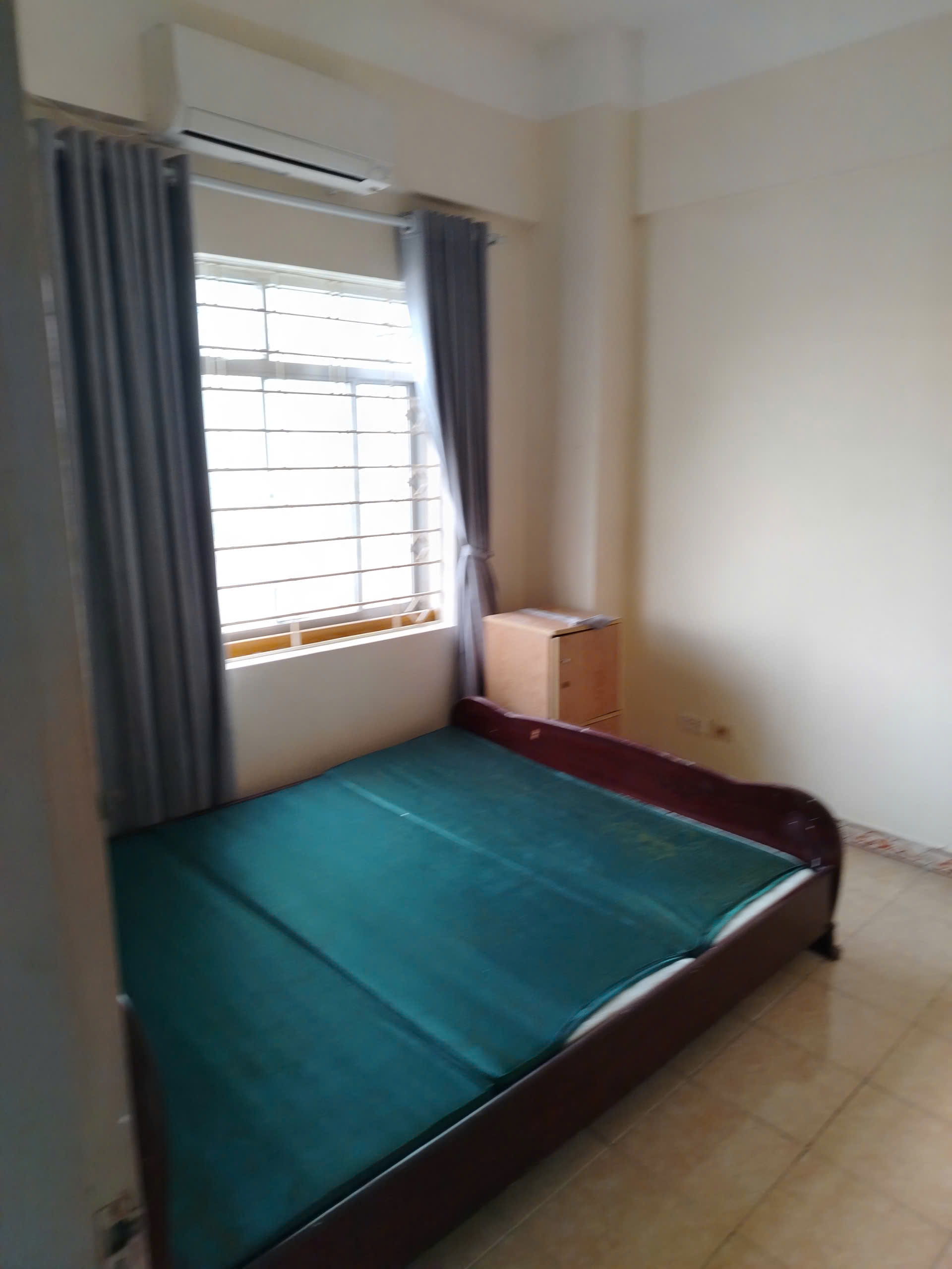 Cho thuê căn hộ chung cư CT16 Định Công, 75m2 x 3 ngủ, 1 wc. 9 triệu/tháng