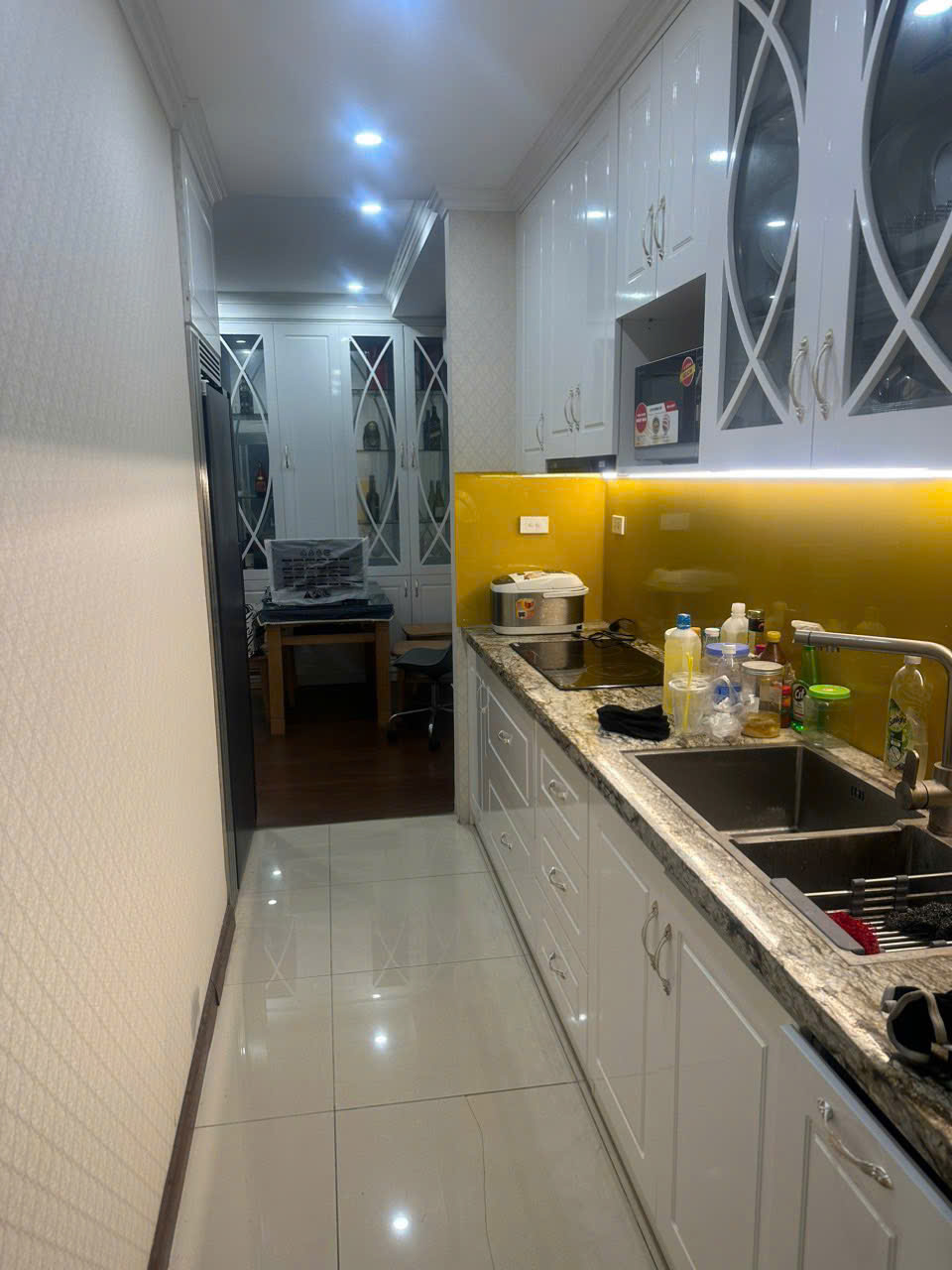 Cho thuê căn hộ chung cư Tầng 11 Nguyễn Trãi, 75m2, 2 ngủ, 2 vệ sinh, 15 Triệu
