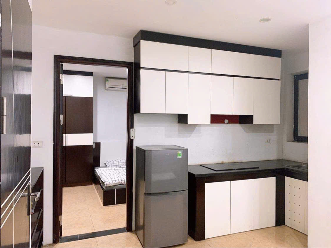 Cho thuê nhà ngõ ô tô Văn Cao, 39m2, 3 tầng, 4 ngủ, 2 vệ sinh, 14 triệu