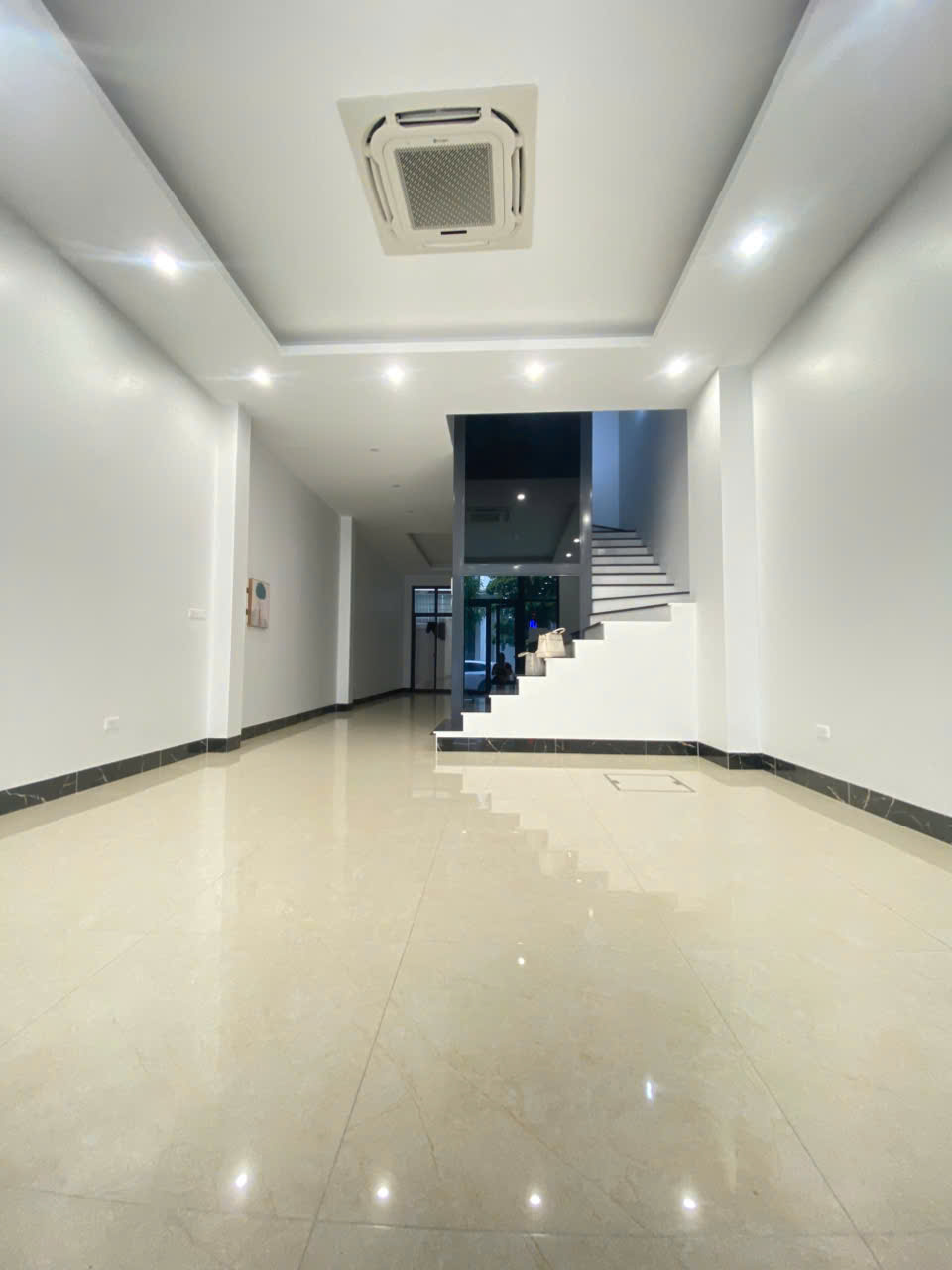 Cần cho thuê nhà Liền Kề khu Đô Thị Louis 110m x 5 tầng Thang máy