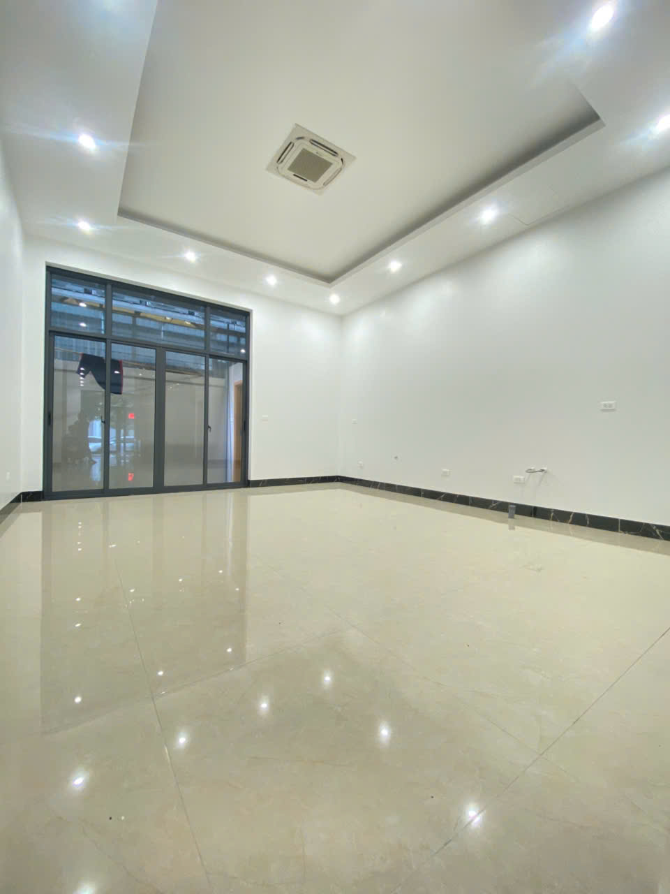 Cần cho thuê nhà Liền Kề khu Đô Thị Louis 110m x 5 tầng Thang máy