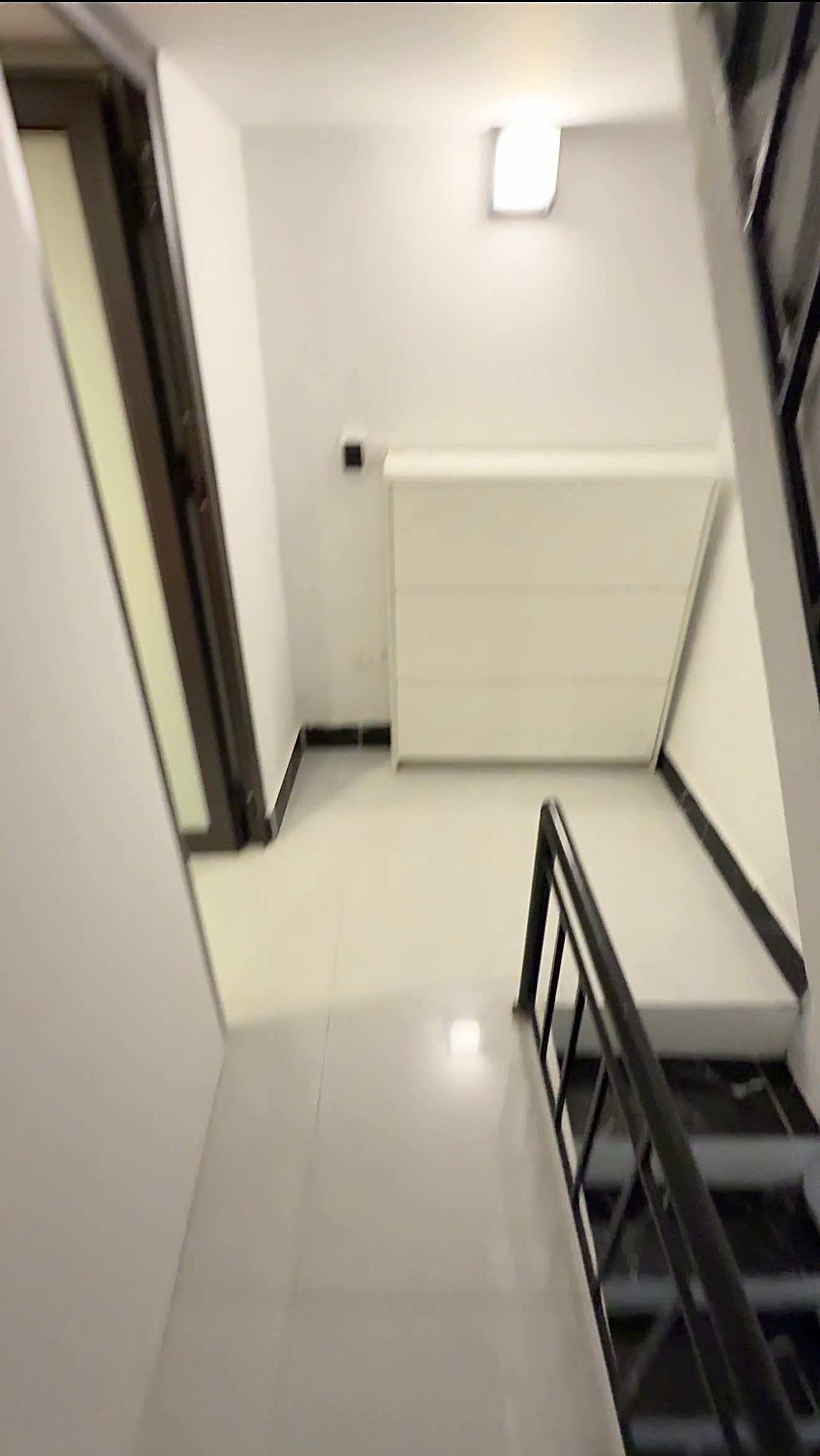 Cho thuê nhà nguyên căn 495 Bạch Đằng 20m2 x 5 tầng; 3 ngủ, 3 vệ sinh; 8 triệu/tháng